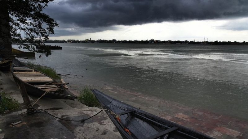 अम्पुन आँधीबाट सुरक्षित राख्न ओडिसामा डेढ लाख मानिसको उद्धार