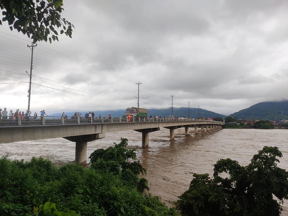 नारायणीमा नदिको बहाबले सतर्कता नाघ्यो, उच्च सतर्कता अपनाउन आग्रह