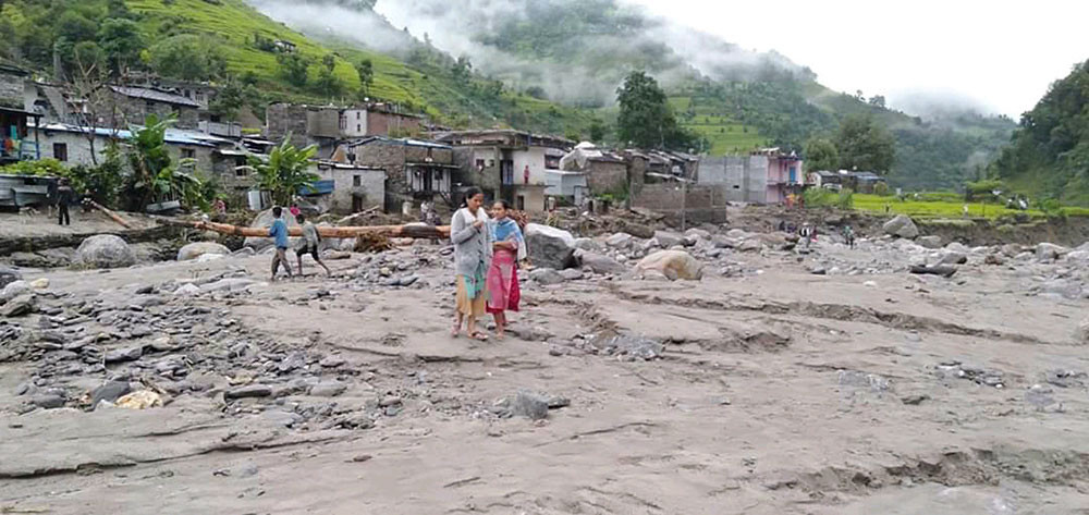 अछाममा बाढीको वितण्डा: ६ जनाको शव भेटियो, १३ अझै सम्पर्कविहीन [अपडेट]