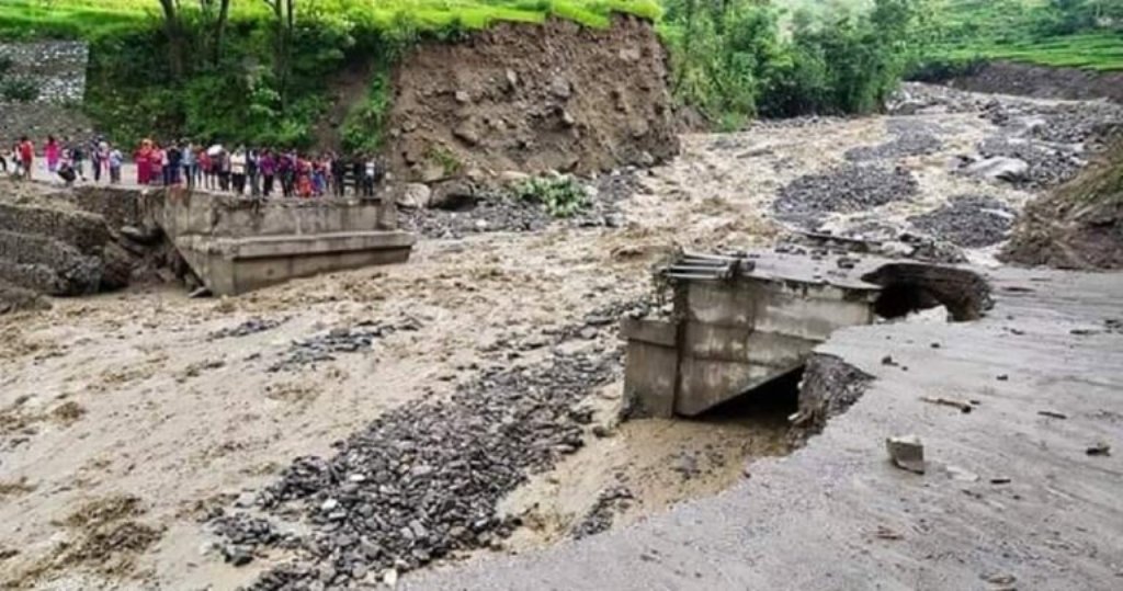 बाढीपहिरोेमा परी बाजुरामा दुई जनाको मृत्यु