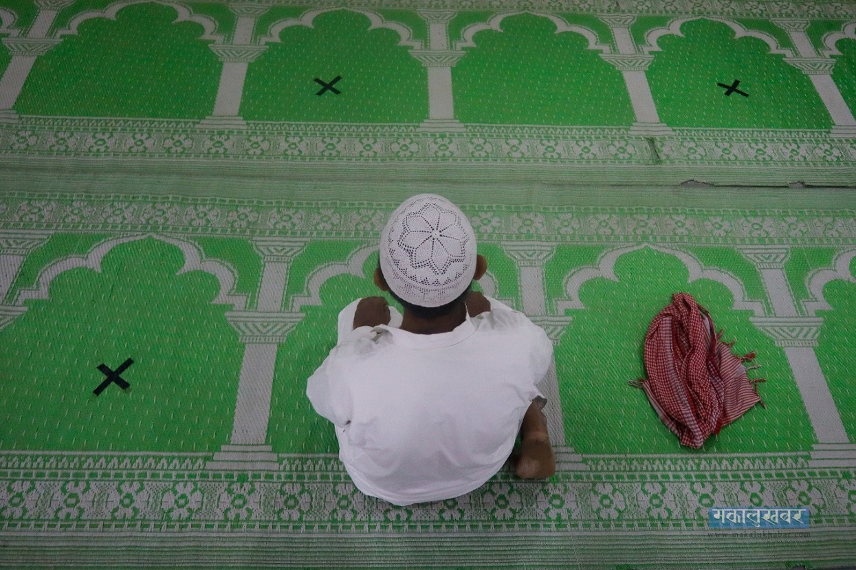 Muslims praying at the Kashmir Mosque at the clock tower on Eid al-Fitr, the 70th day of Ramadan.