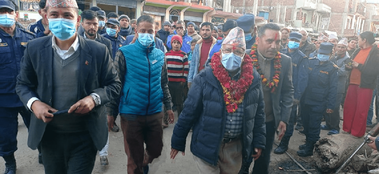 माधव नेपाल आमसभालाई सम्बोधन गर्न सल्यानमा