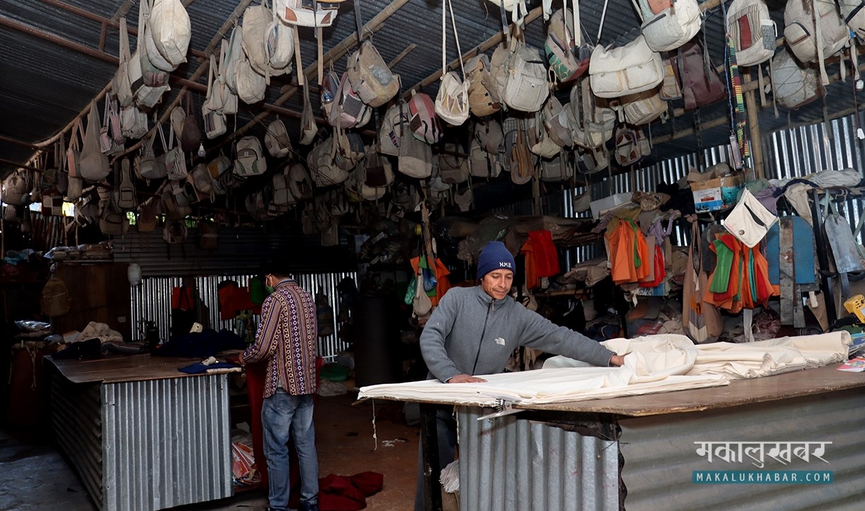 अल्लो र भाङ्ग्राका सामानले नेपाल चिनाउँदै गणेश