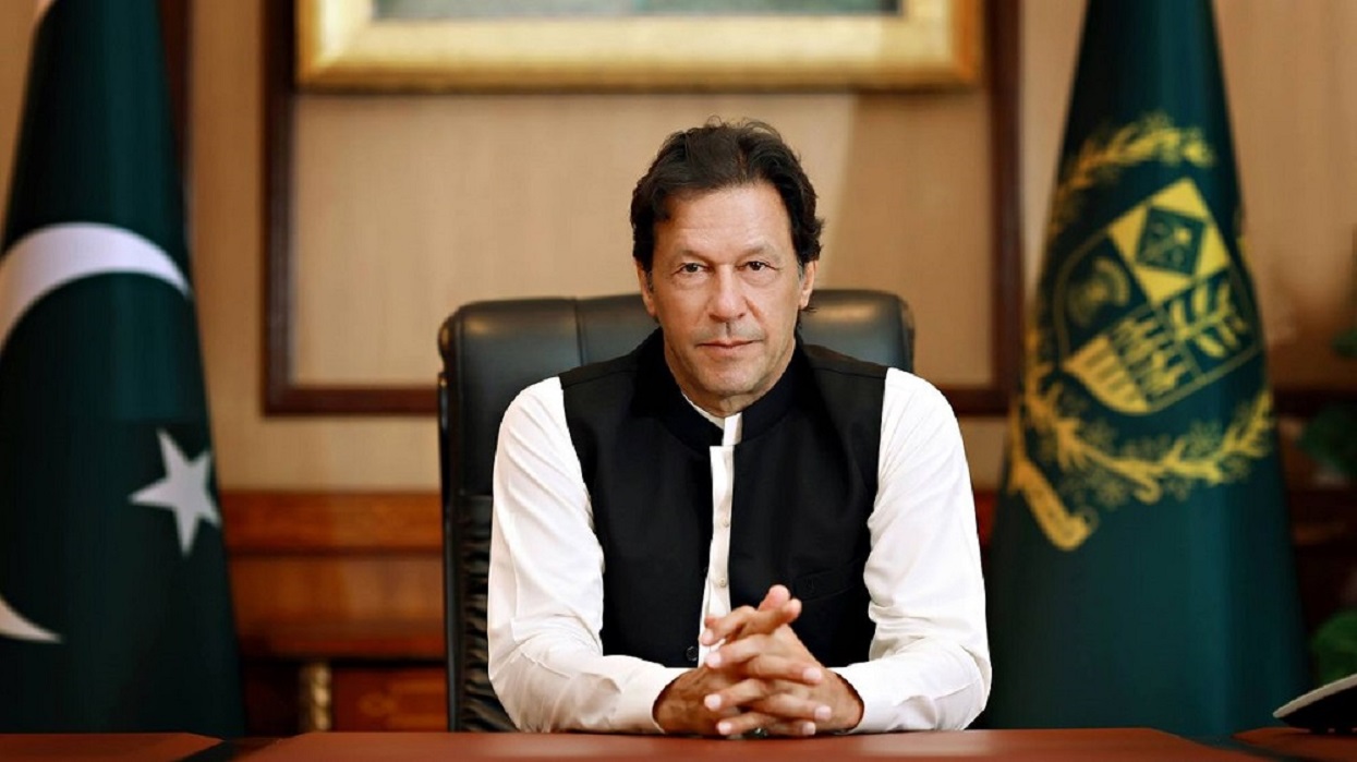 पाकिस्तानका पूर्वप्रधानमन्त्री खानको पार्टी मुख्यालयमा छापा
