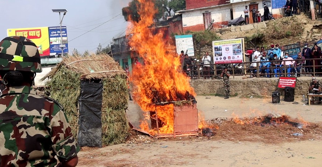 डडेल्धुरामा आगलागी नियन्त्रणको ‘डेमो’ प्रदर्शन