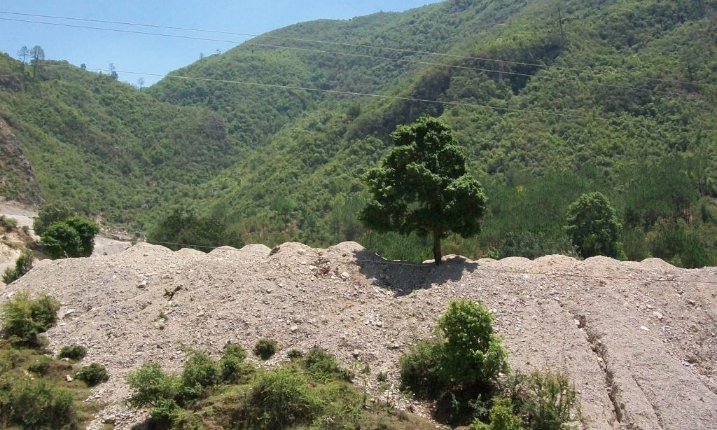 आकाश गर्जेपछि तर्सिन्छन् चुरेका पहिरो पीडित