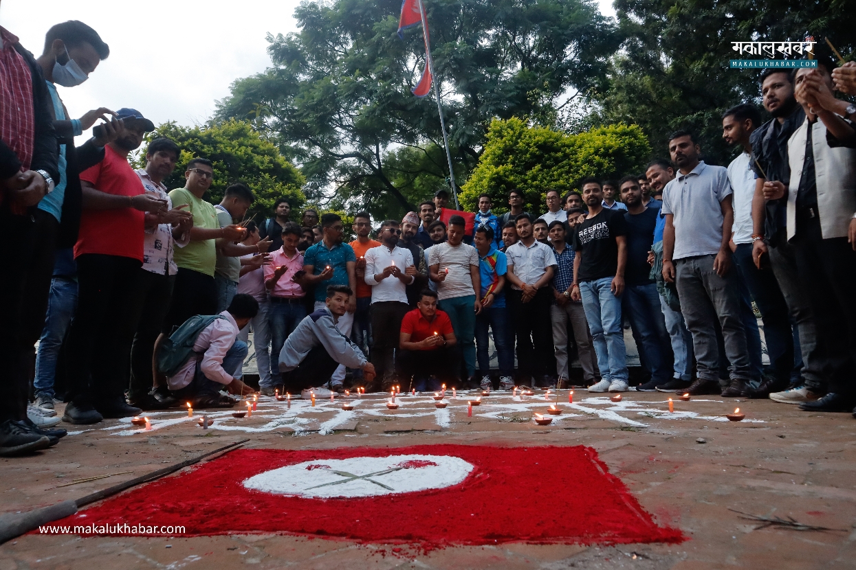 कांग्रेस नेता गिरिको स्वास्थ्य लाभको कामना गर्दै दीप प्रज्वलन