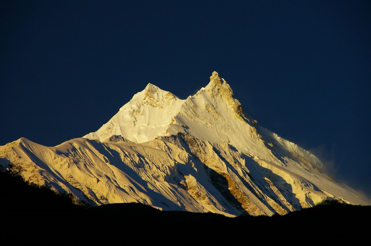  मनास्लु हिमालको पहिरोमा फसेका २ जनालाई काठमाडौं ल्याइयो