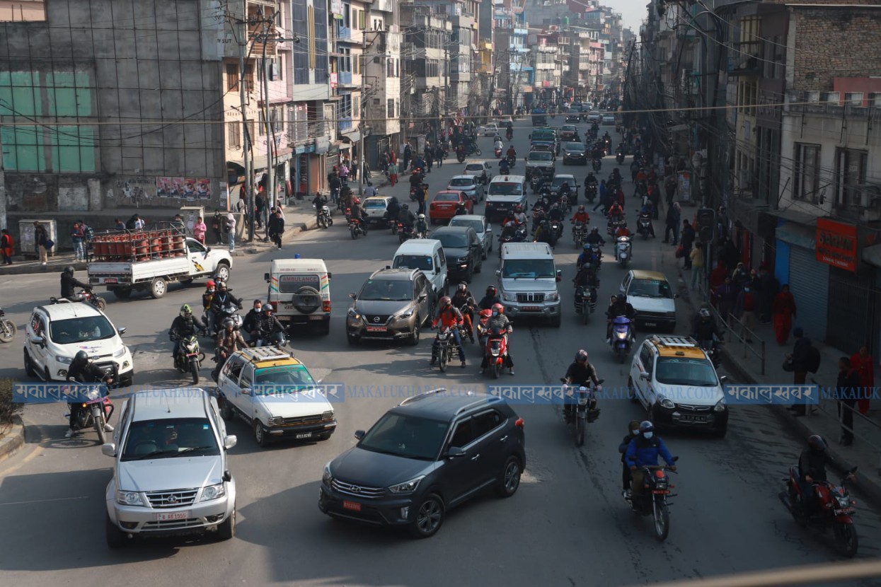 सार्वजनिक यातायात बिनाको सडक (तस्बिरहरू)