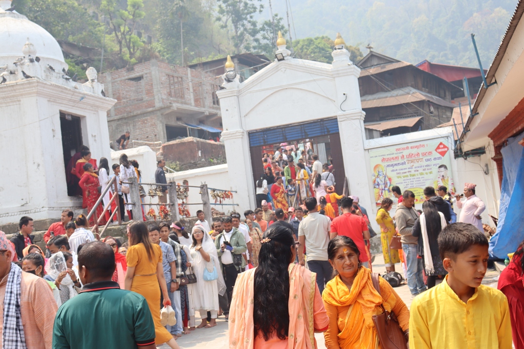 नयाँ बर्षमा वराहक्षेत्रमा सर्बसाधारणको भिड (तस्बिरहरु)