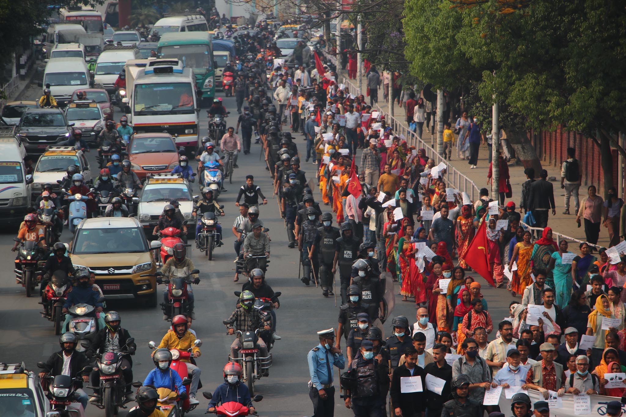 वृहत् नागरिक आन्दोलन र मिटर ब्याज पीडितको संयुक्त प्रदर्शन (तस्बिरहरु)