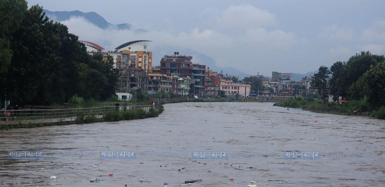 भारी वर्षाले अधिकांश नदीमा बहाव बढ्यो, काठमाडौँसहित यी स्थानमा सतर्कता आवश्यक