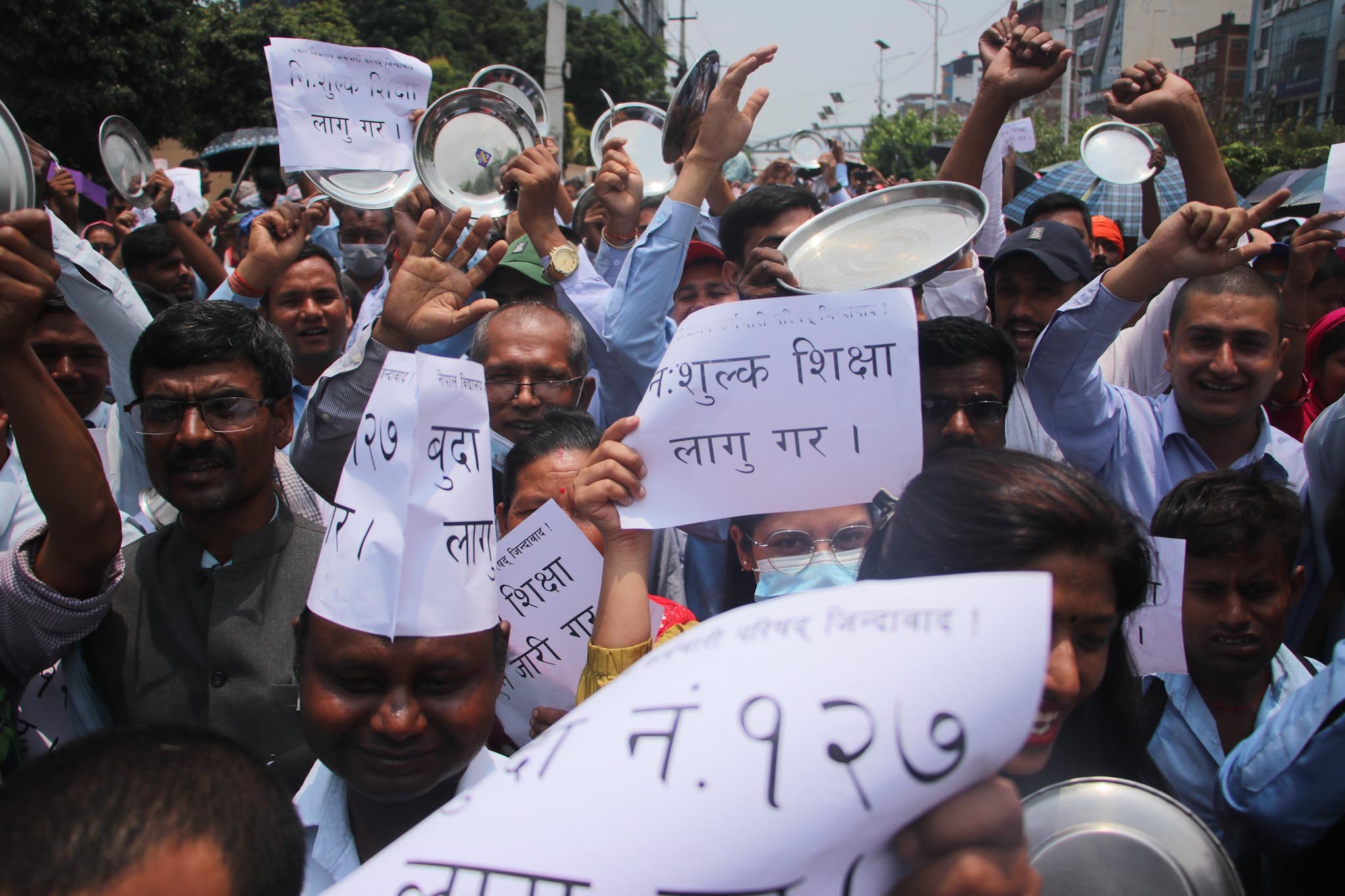 १ असारदेखि विद्यालय बन्द गर्ने कर्मचारी परिषद्को थाल ठटाएर चेतावनी (तस्बिरसहित)