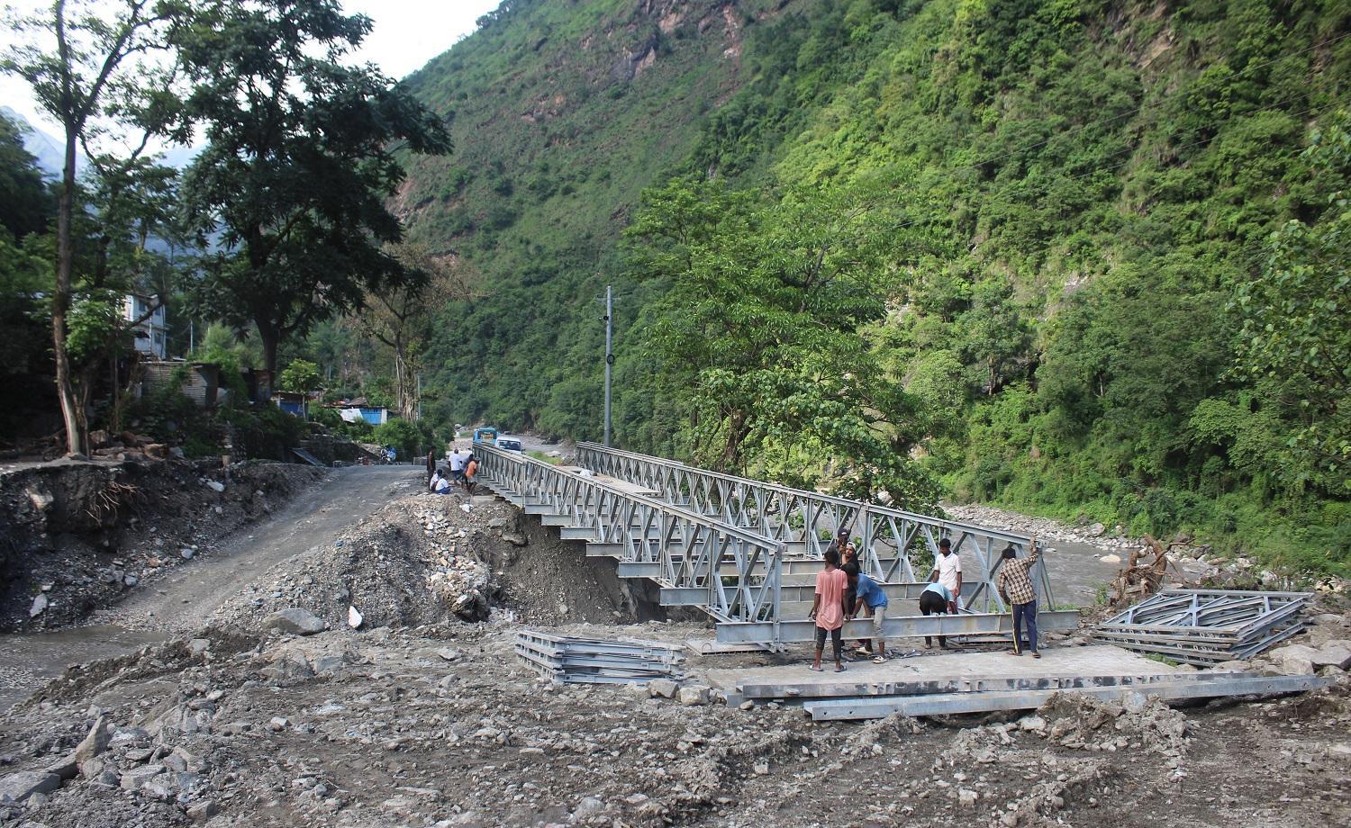 दुई हप्तामै जडान भयो भुरुङ्गखोलामा बेलीब्रिज