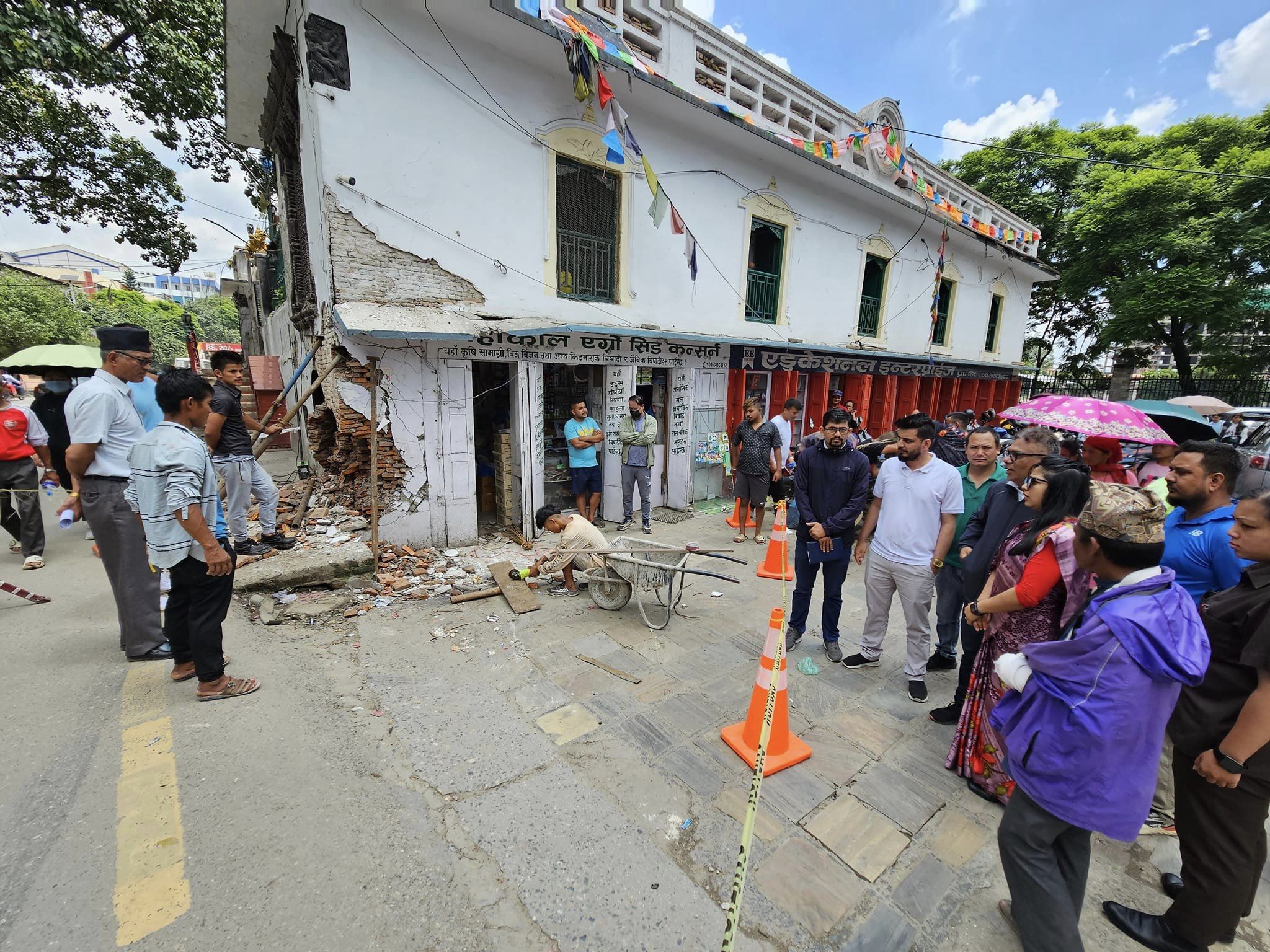 ट्याङ्कर ठोक्किएर क्षति पुगेको महाङ्काल मन्दिरमा महानगरको टेका