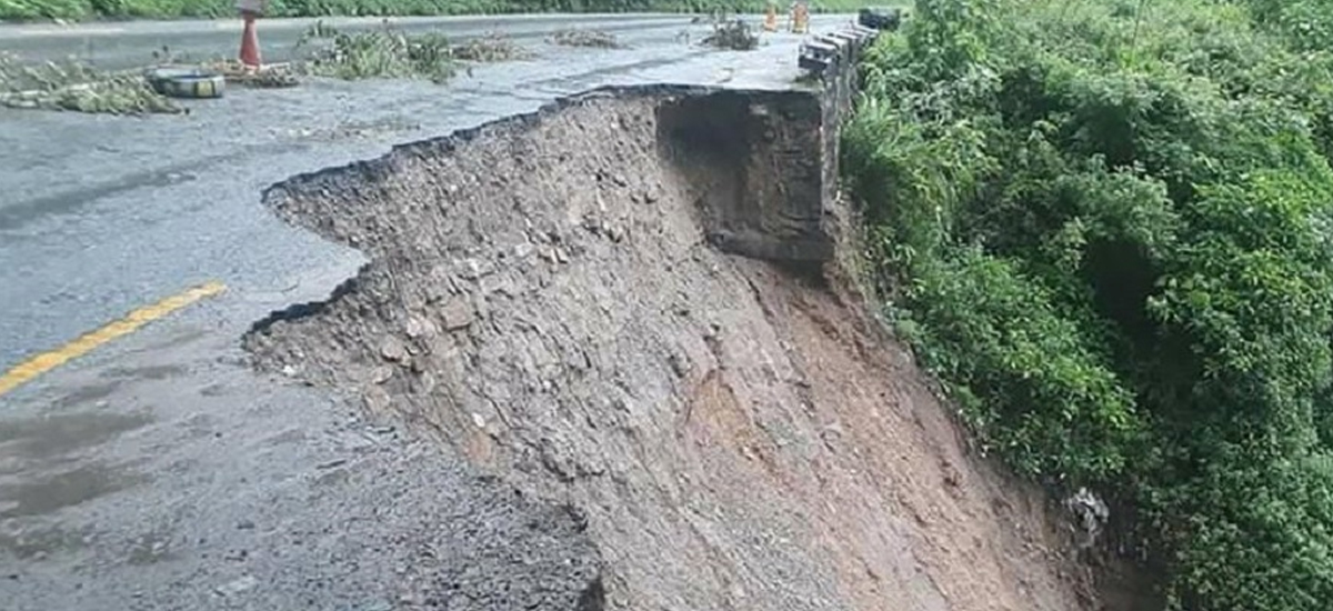 सडक भासिँदा पृथ्वीराजमार्ग अवरुद्ध