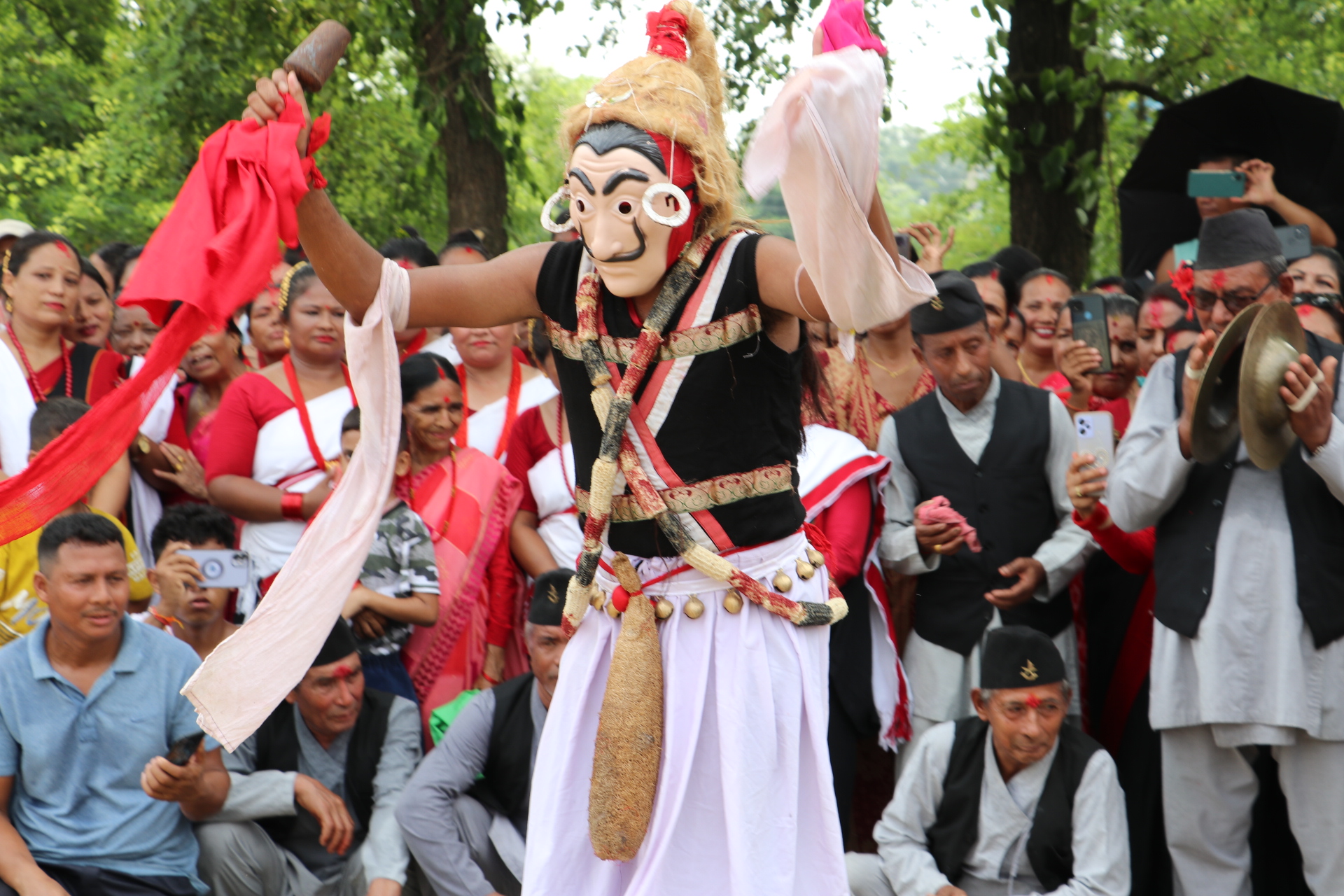 संकटमा लाखेनाच : संरक्षण गर्न प्रतियोगिता