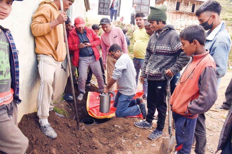 इपिसेन्टर रोकायागाउँमा भूकम्प मापनयन्त्र जडान