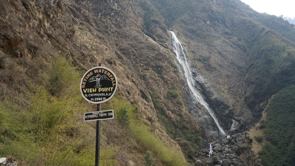 पर्यटक र पूर्वाधारको पर्खाइमा म्याग्दीको सेतिनी झरना