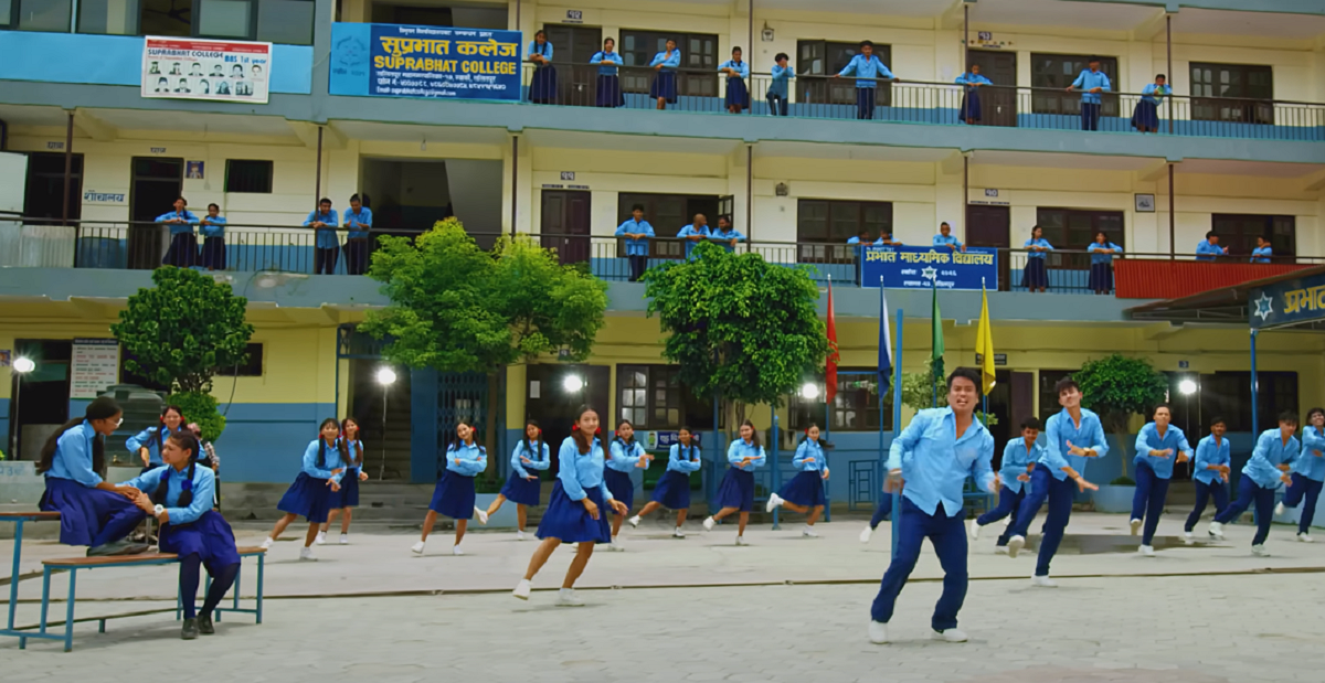 विद्यालयलाई मायाप्रेम गर्ने थलोको रुपमा देखाइएको भन्दै ‘बसे है पालेदाइ’ गीत हटाउन माग