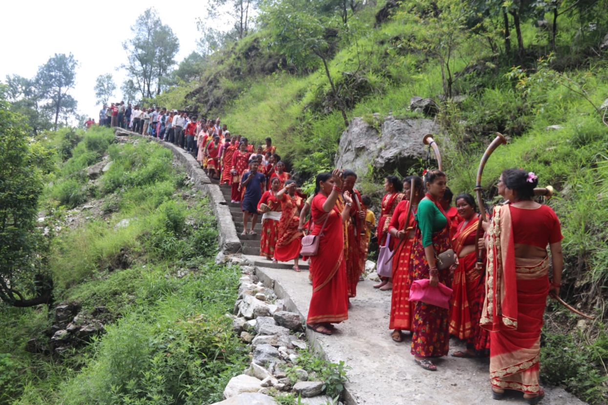 शिवपुरीको लौके झरनामा पर्यटकको घुइँचो