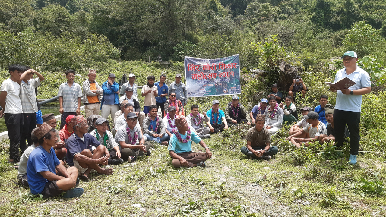 टाप गाउँको कथा– ९४ घरमध्ये ९० घर गुरुङका मात्रै, भिर मौरी र पदयात्रा उन्नतिको आधार