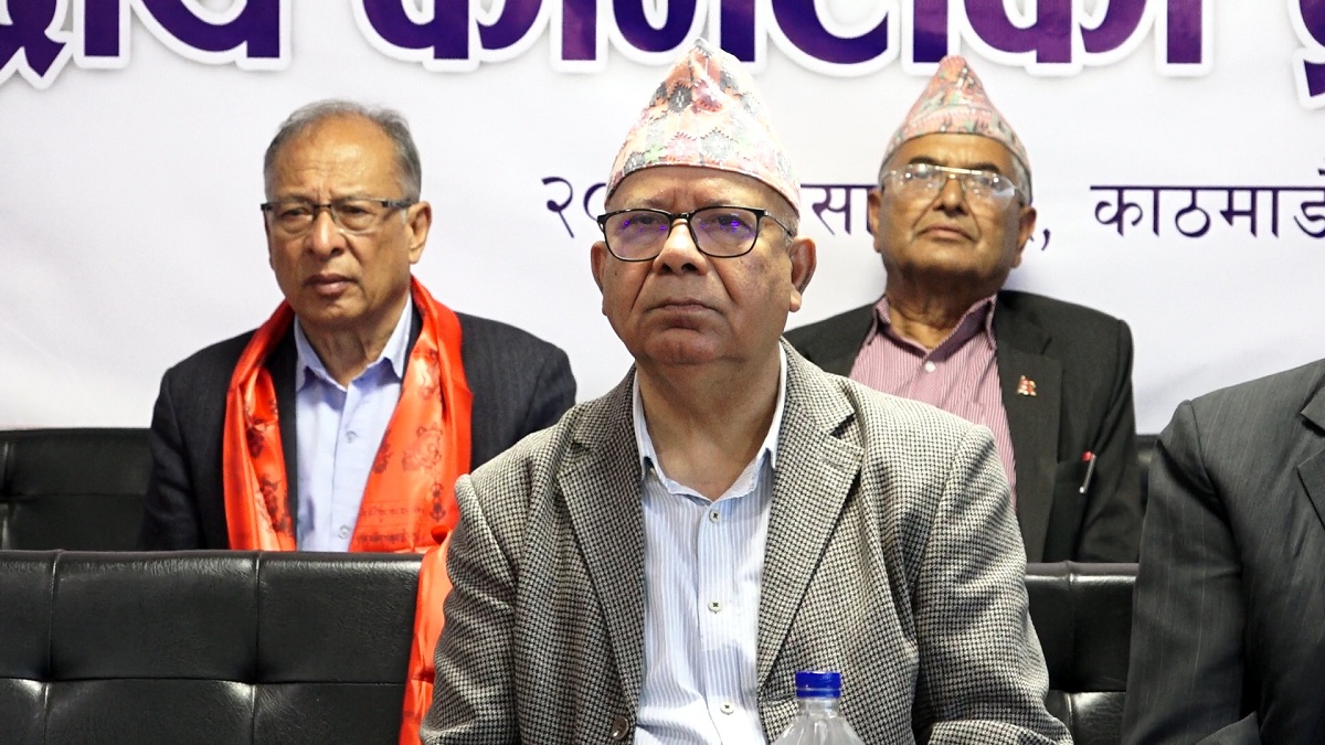 एमालेसँग विद्रोहको औचित्य पुष्टि भएन भन्नेको प्रतिवाद गर्नुस् : माधव नेपाल