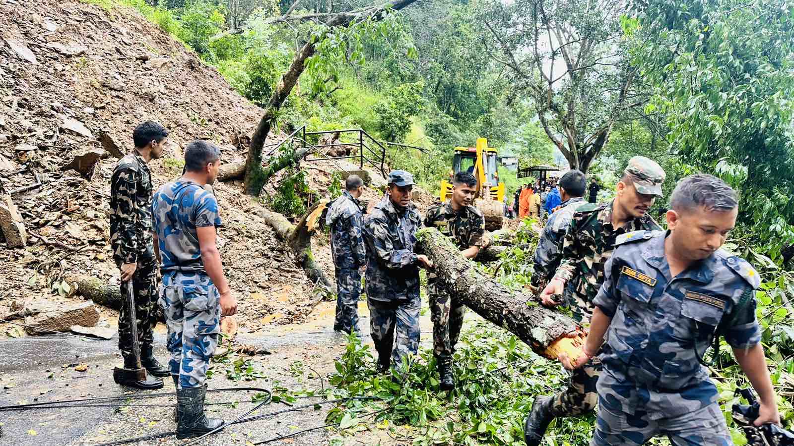 हेटौँडा–काठमाडौँ जोड्ने सबै सडक अवरुद्ध, टुट्यो सम्पर्क