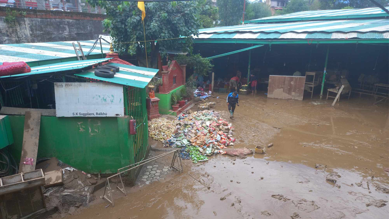 बाढीले बल्खु तरकारी बजारमा तीन करोडको क्षति