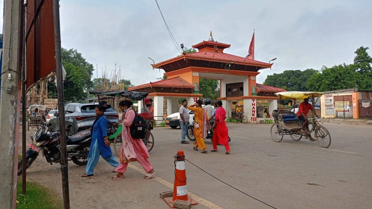 वीरगञ्ज नाका हुँदै सवारीसाधनको आयात खस्कियो