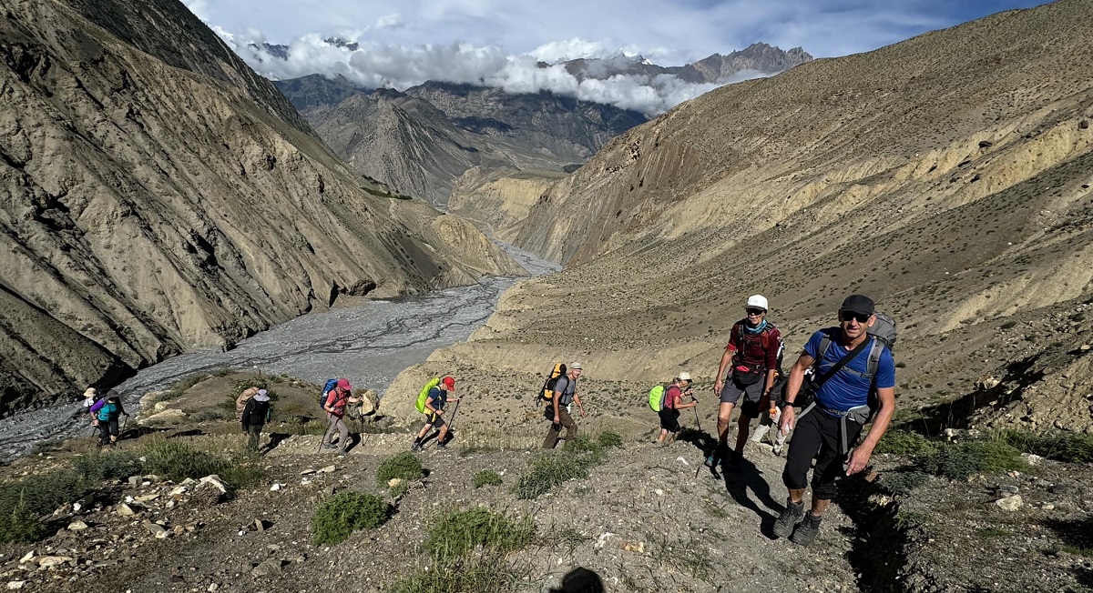 मुस्ताङको सुन्दरतामा यसरी आकर्षित हुँदैछन् पर्यटक