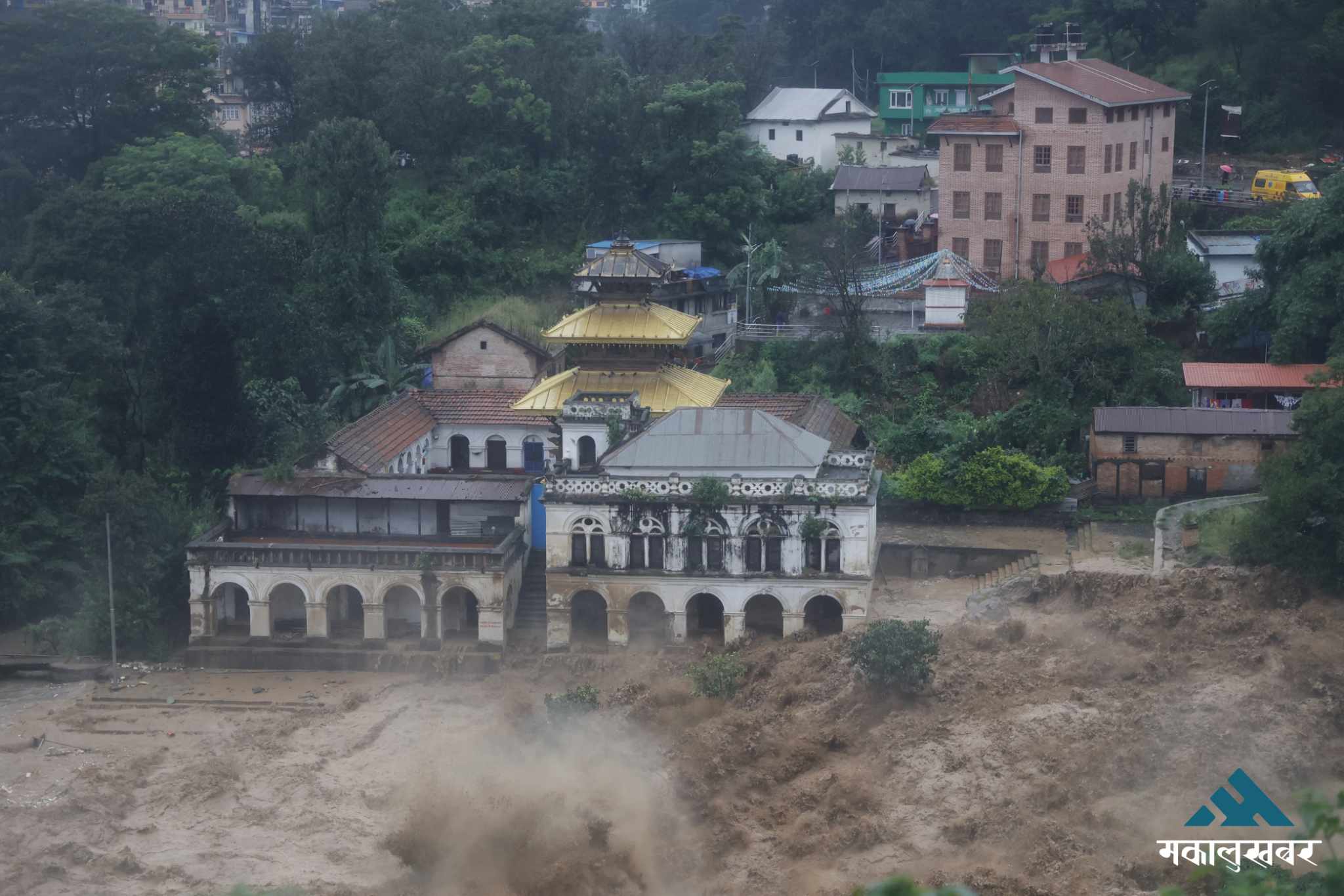 चोभारमा उर्लेको बागमती (तस्बिरहरु)