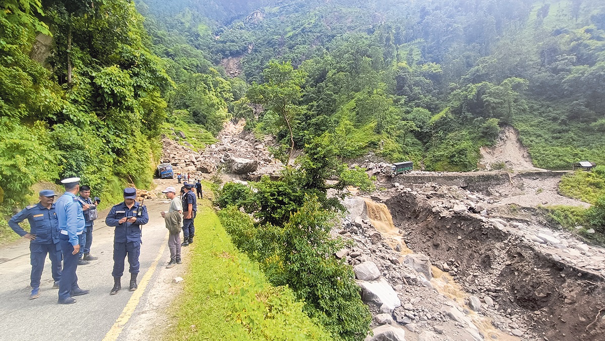 सधैँ सास्ती कर्णाली राजमार्गको यात्रामा