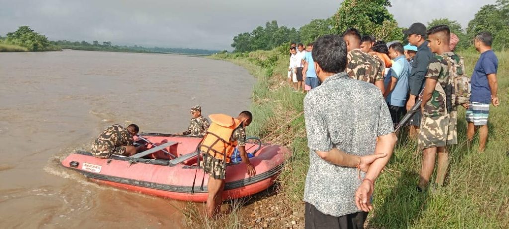 राप्तीमा डुबेका दुई युवकको अवस्था अज्ञात, खोजी जारी