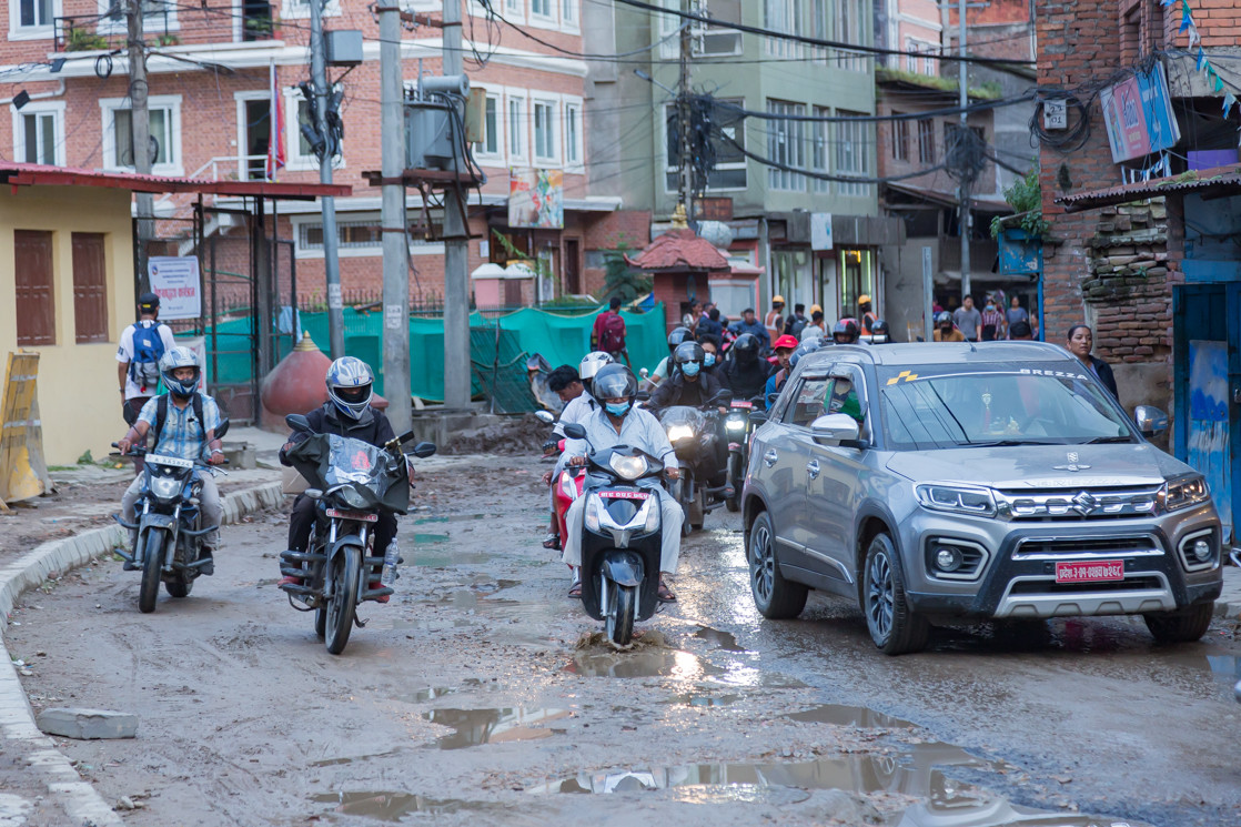 चक्रपथ विस्तार विलम्बले बेहाल (फोटो कथा)