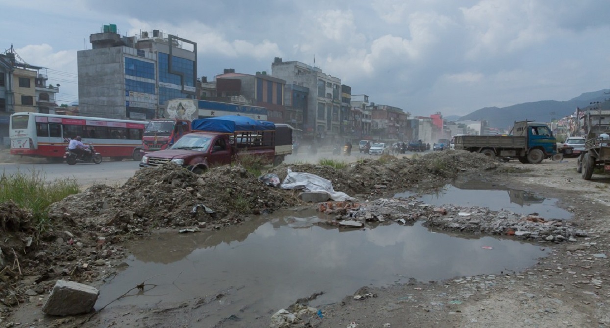 चक्रपथ विस्तार विलम्बले बेहाल (फोटो कथा)