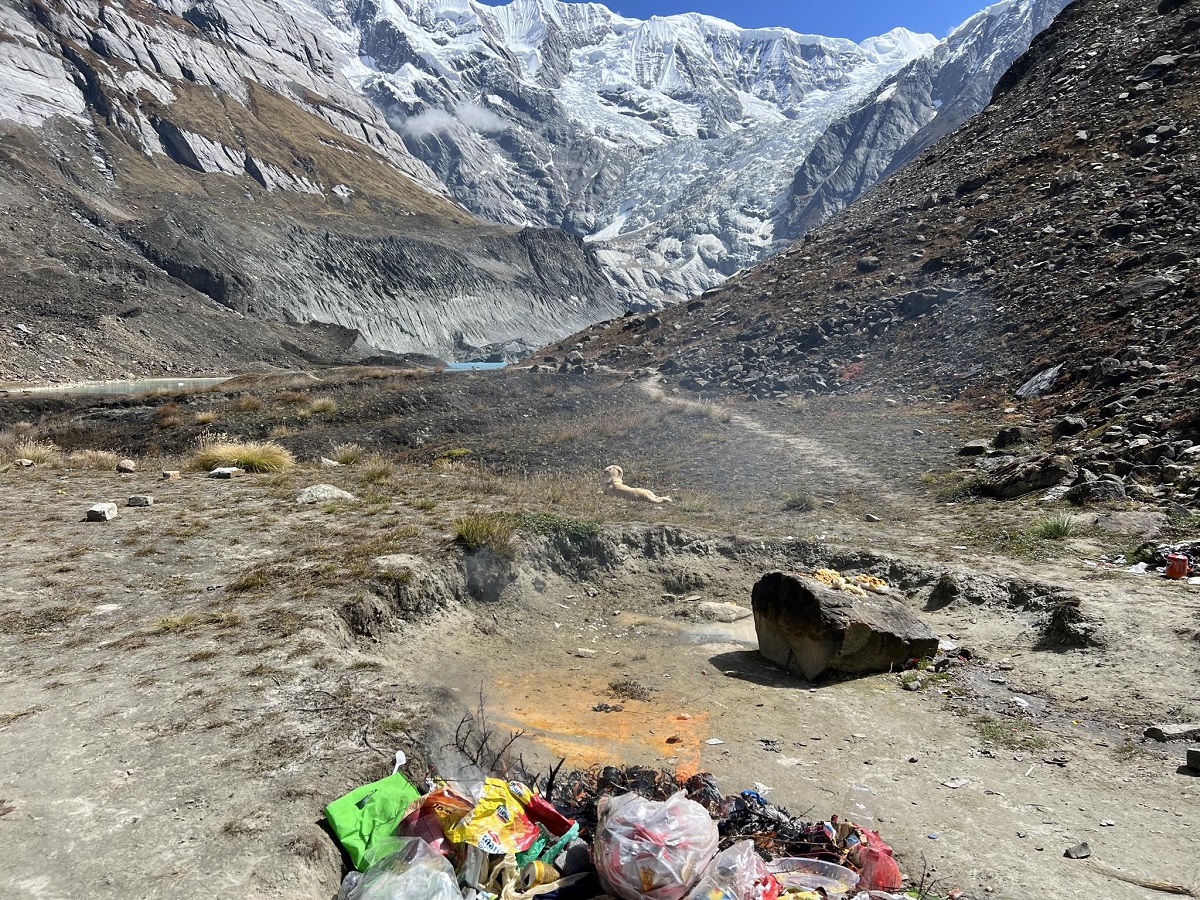 अन्नपूर्ण आधार शिविर र पदमार्गमा खेलाडीद्वारा सरसफाइ