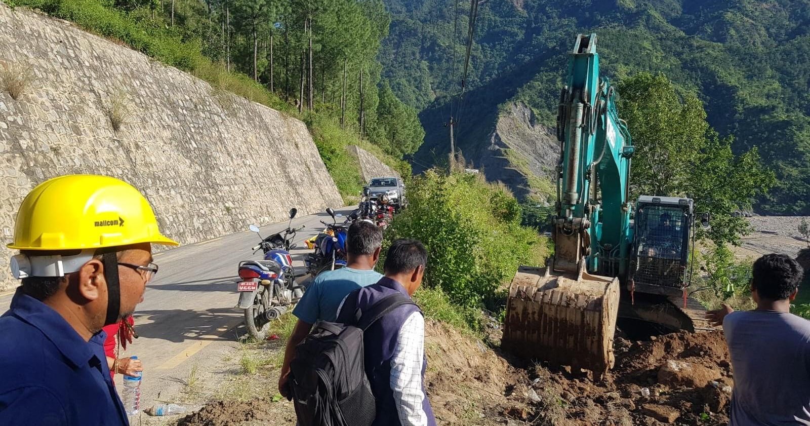 बिपी राजमार्गसहित सडक बगेपछि जनजीवन कष्टकर