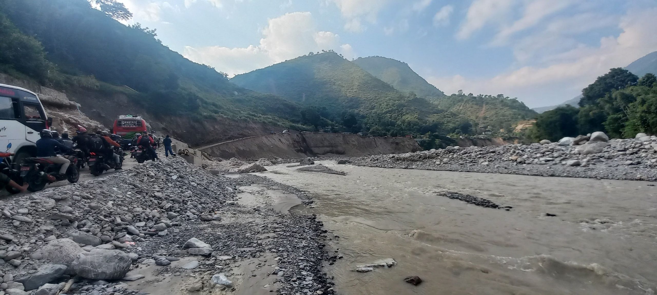 बीपी राजमार्गमा २४सै घण्टा सवारी चल्न थाले