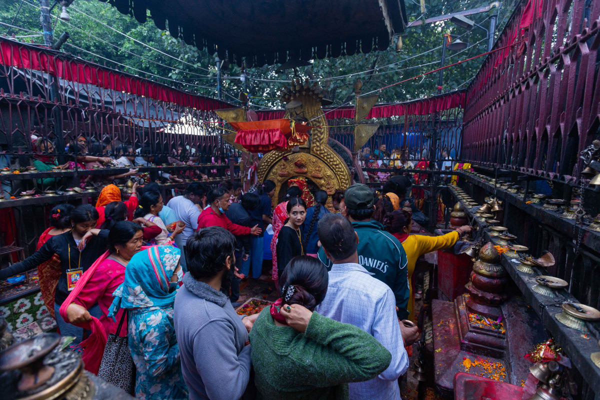 दसैँ लागेसँगै शक्तिपीठमा दर्शनार्थीको बढ्यो भीड (तस्बिरहरु)