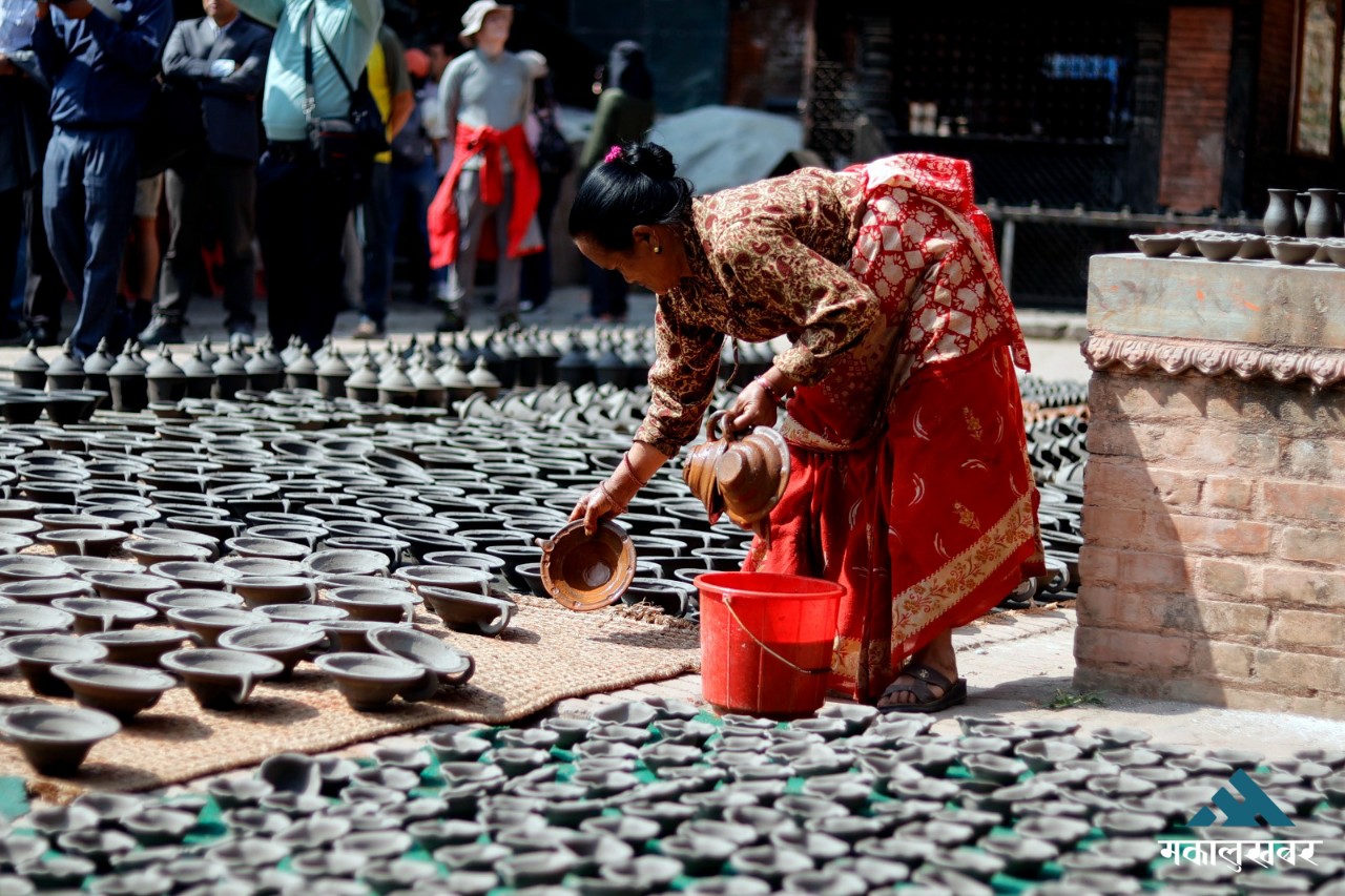 तिहारलाई झिलिमिली बनाउन पालाहरू तयार (तस्बिरहरू)