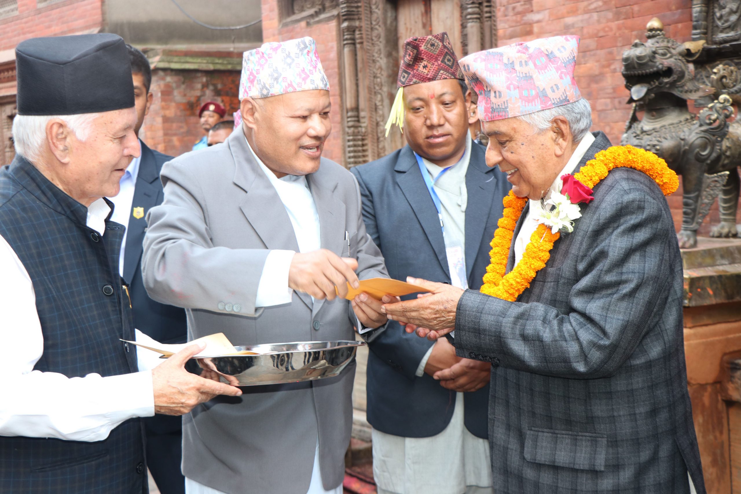 बडादसैँको अन्तिम दिन राष्ट्रपतिद्वारा नवदुर्गाको पूजा तथा प्रसाद ग्रहण