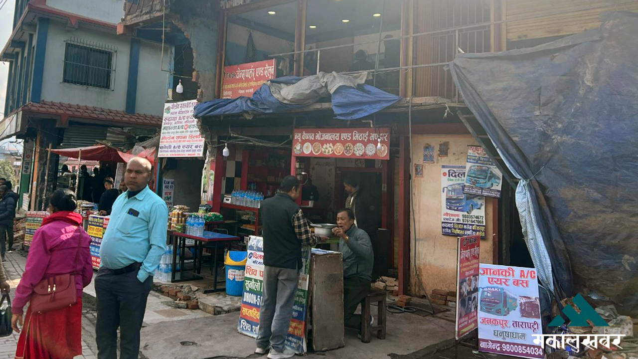 गौशाला धर्मशालामा डोजर लगाए पनि रोकिएन व्यापार (तस्बिरहरू)