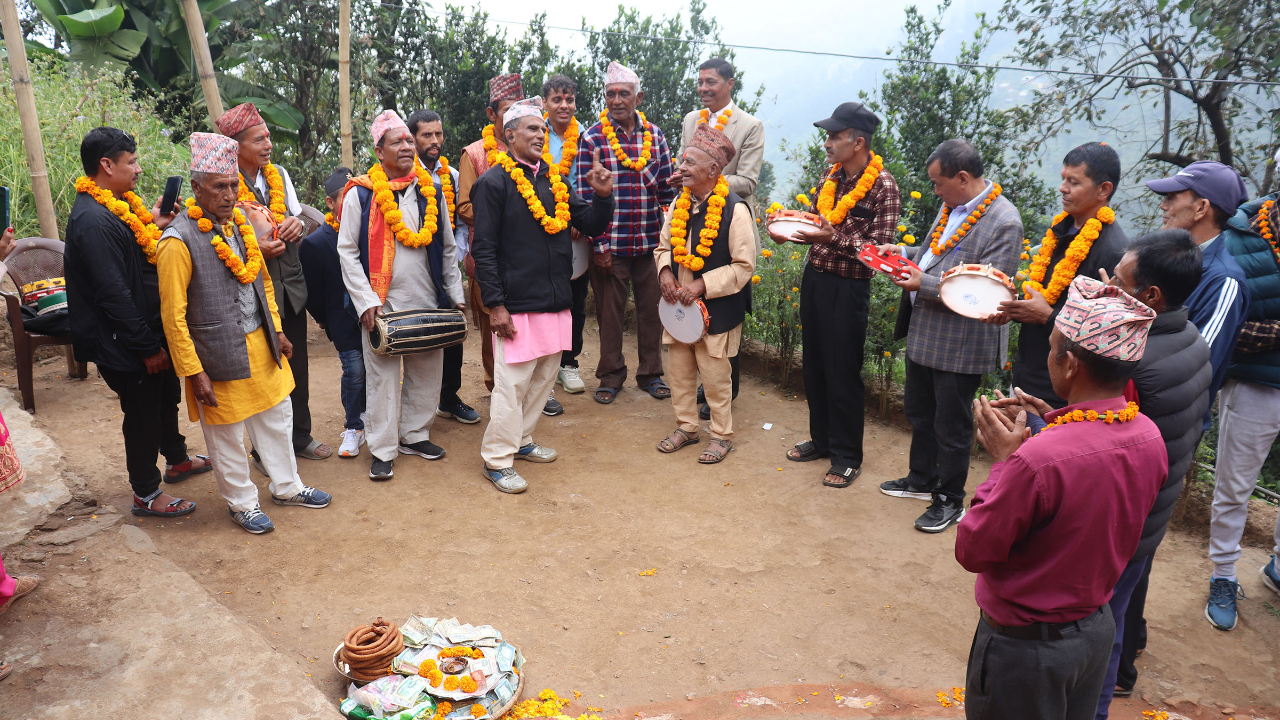 देउसी भैलोमा मौलिकताको खोजी, देउसीको नाममा विकृति