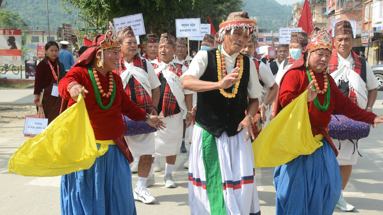 बुढापाकाले पाउदुरे नाच संरक्षण गर्दै