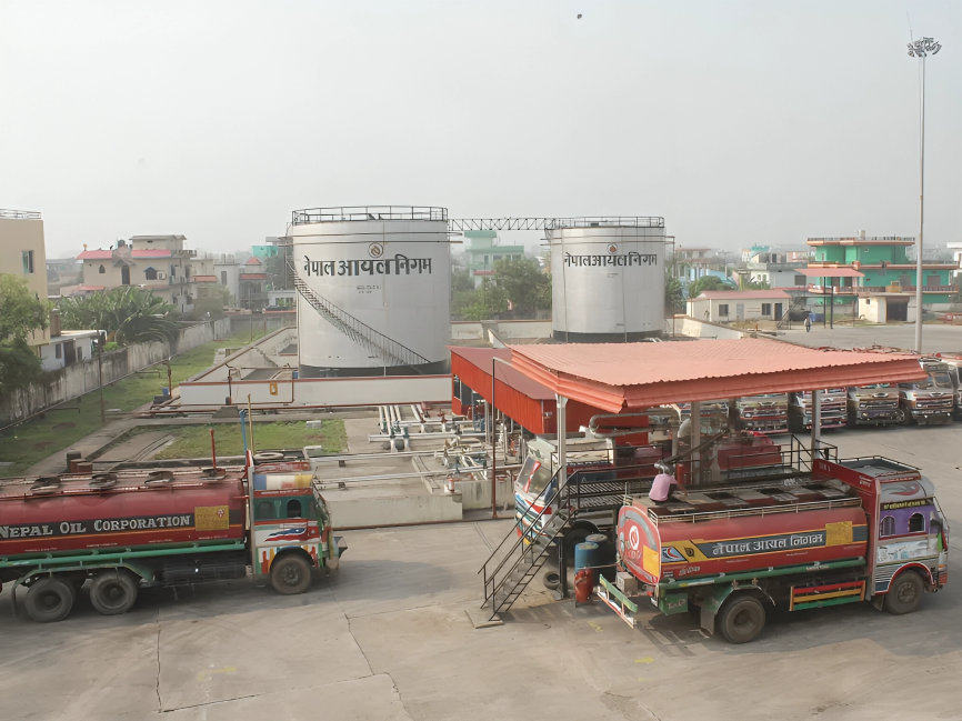 इन्धन डिपोबाट स्थानीय अहोरात्र त्रसित, घरमा आगो बाल्न डराउनुपर्ने अवस्था