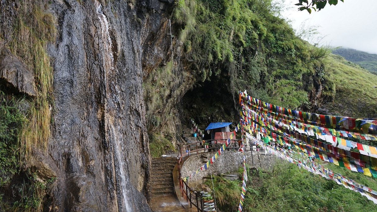 मुस्ताङमा नयाँ धार्मिक पर्यटकीय गन्तव्य गुरुसाङ्वो गुफा