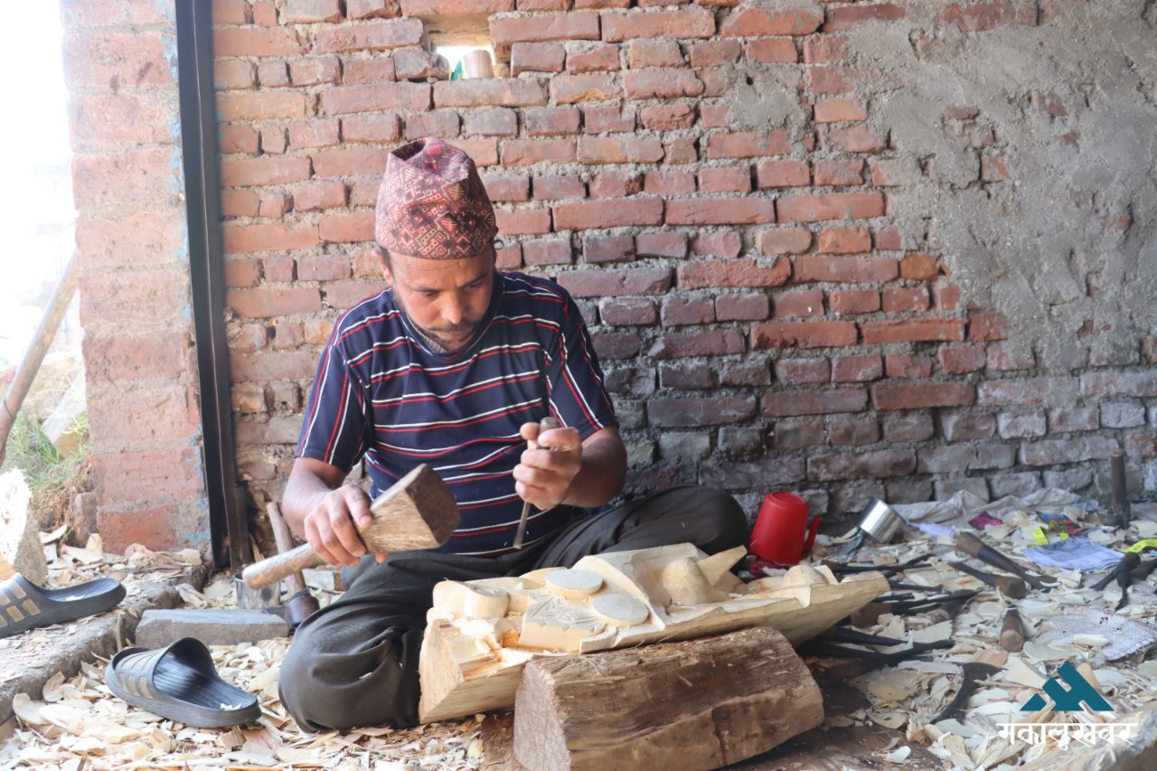 पुर्ख्यौली पेसा धानिरहेका बाबुराम भन्छन्- ‘यो पेसामा खुसी छैनौँ तर बाध्य छौँ’ (भिडिओ)