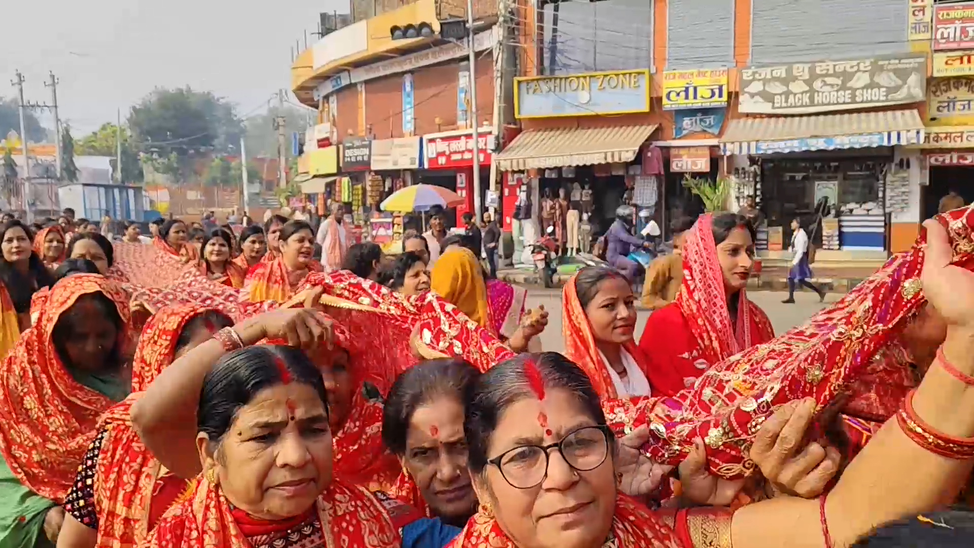 विवाहपञ्चमी : जानकी मन्दिरमा १०८ मिटरको चुनरी चढाइयो