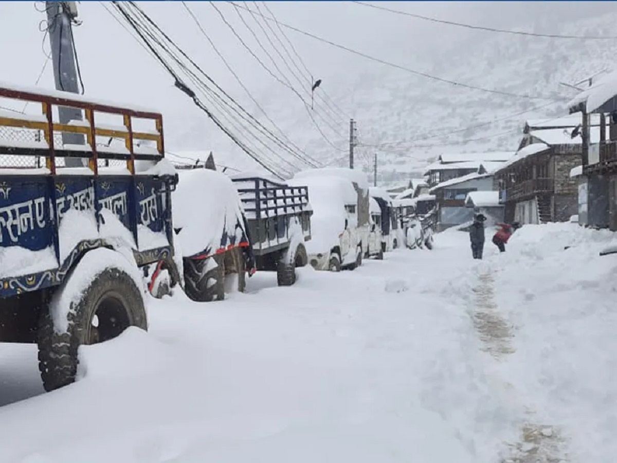 हिउँ जमेपछि कर्णाली राजमार्गको सातमोडमा सडक अवरुद्ध